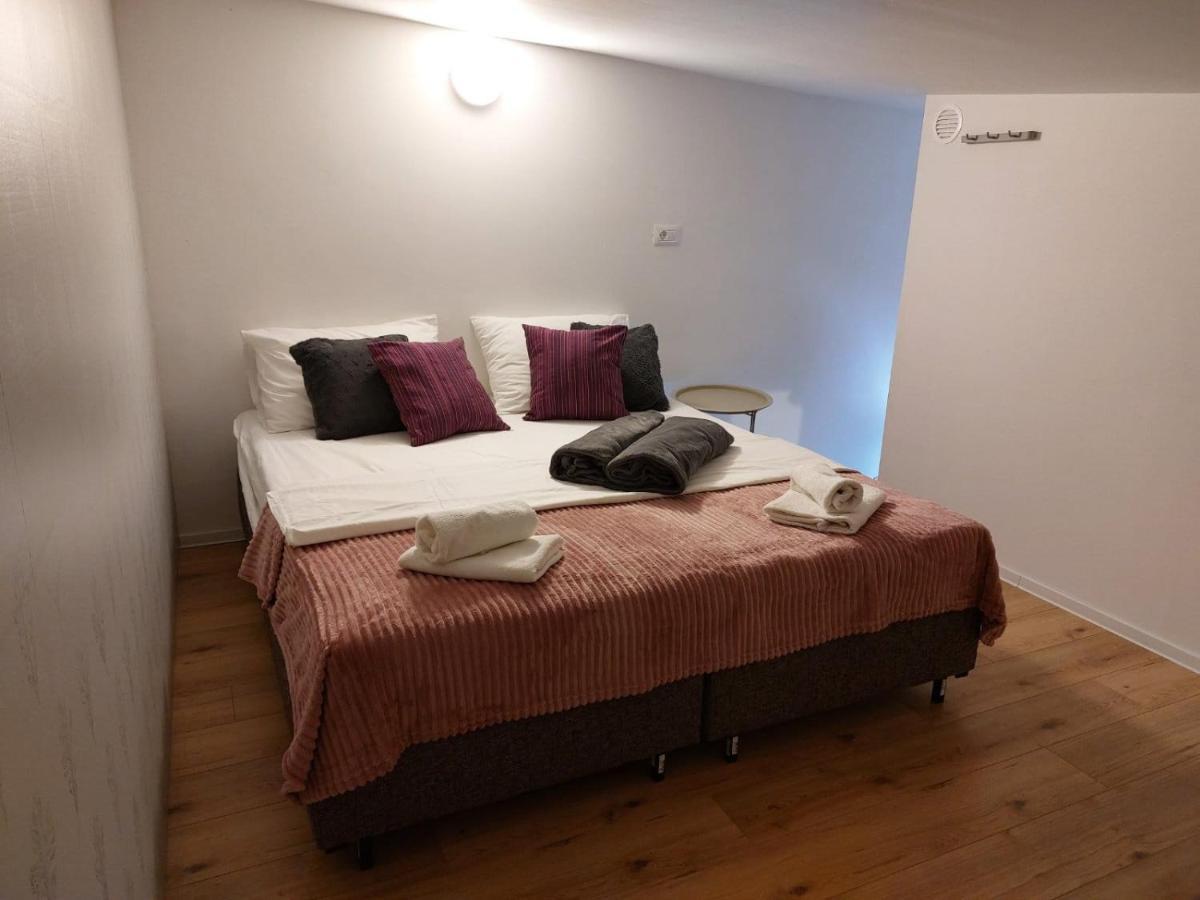 Apartmani ROZA Pula Exterior foto
